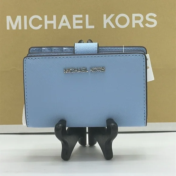 MICHAEL KORS Medium Saffiano Leather Bifold Zip CN Wallet
Sky Blue - Picture 2 of 14